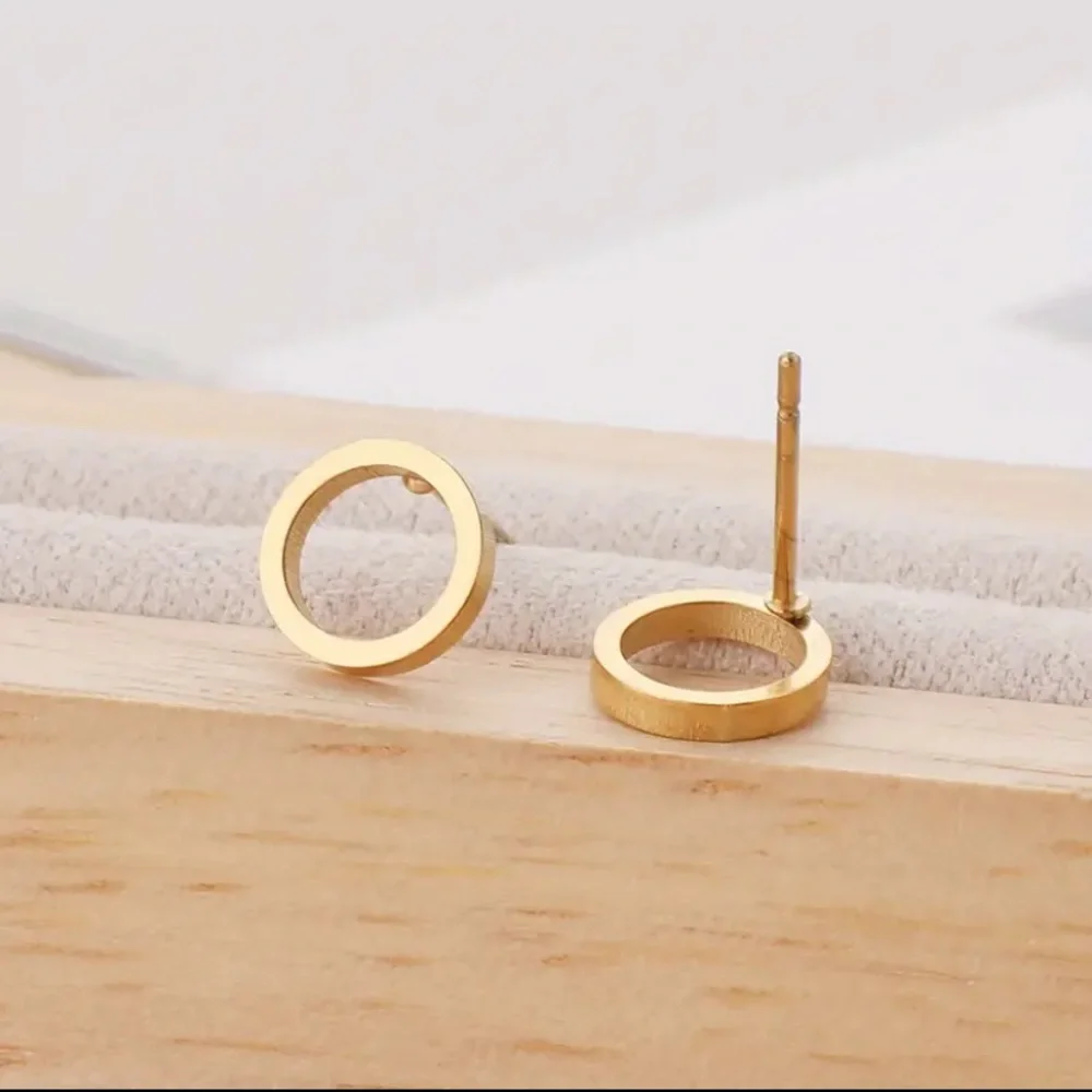 BOGO! Dainty Circle stud Earrings in Color Gold - Boutique NEW - Picture 2 of 5